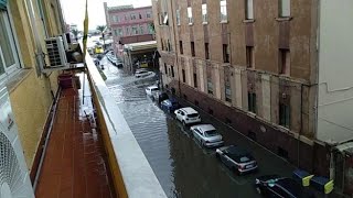 Cagliari violento nubifragio strade come fiumi e auto sommerse dall’acqua [upl. by Anyela]