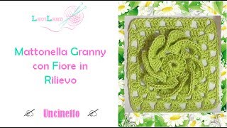 Mattonella Granny con fiore in rilievo  Uncinetto  Granny Square with Rilief Flower [upl. by Thanasi]