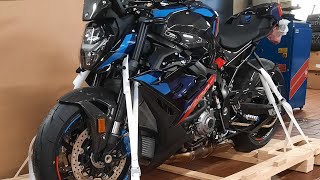 BMW M1000R Unboxing [upl. by Rozina732]