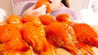 【咀嚼音】手掴み漬けサーモン寿司｜Salmon sushi Eating SoundsASMRmukbang [upl. by Eirojam]